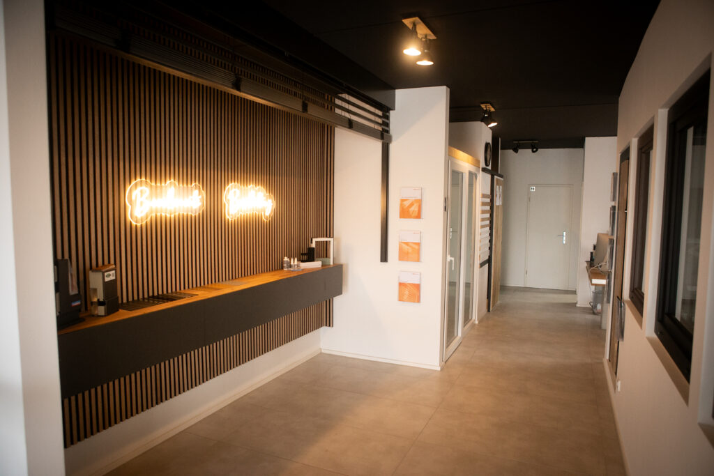 Tilgner Innenausbau Showroom Ergolding | Materialien live erleben